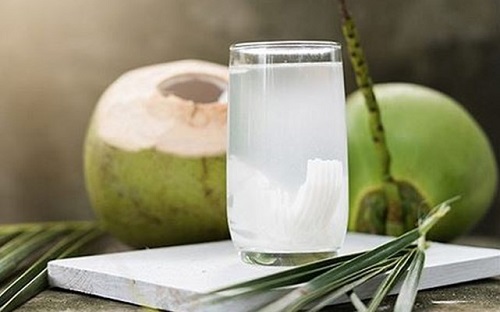 Bị cao huyết áp uống nước dừa được không?